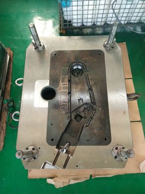 Hot Runner/Cold Runner Aluminium Die Casting Mold met Aangepaste Afmetingen en 1 tot 128 Caviteiten