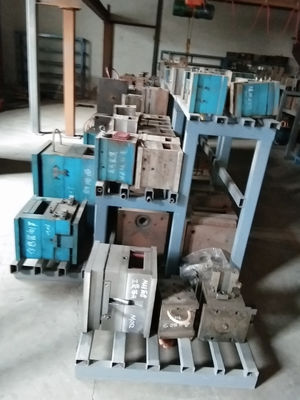Hoogwaardige aanpassing Aluminium gietstukken met 250000-300000 schoten Schimmellevensduur en poetsoppervlaktebehandeling voor voertuigschimmel