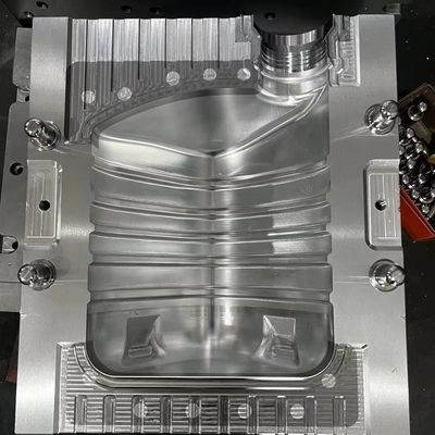 Speciaal gevormde plastic gas-/brandstoftank op maat vervaardigd door een professionele vormverwerkende dienst voor HDPE/LDPE/PP