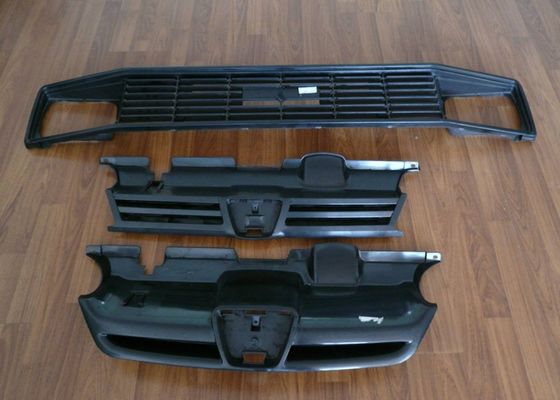 Op maat gemaakte kunststof auto remlicht onderdelen injectie gietdienst met multi holte malen gereedschap ISO9001 gecertificeerd
